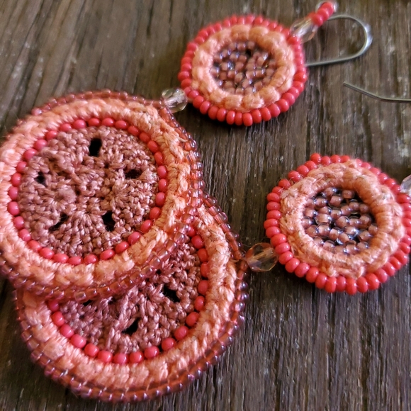 Reina Coralista Beaded Peruvian Earings - Picture 2 of 7